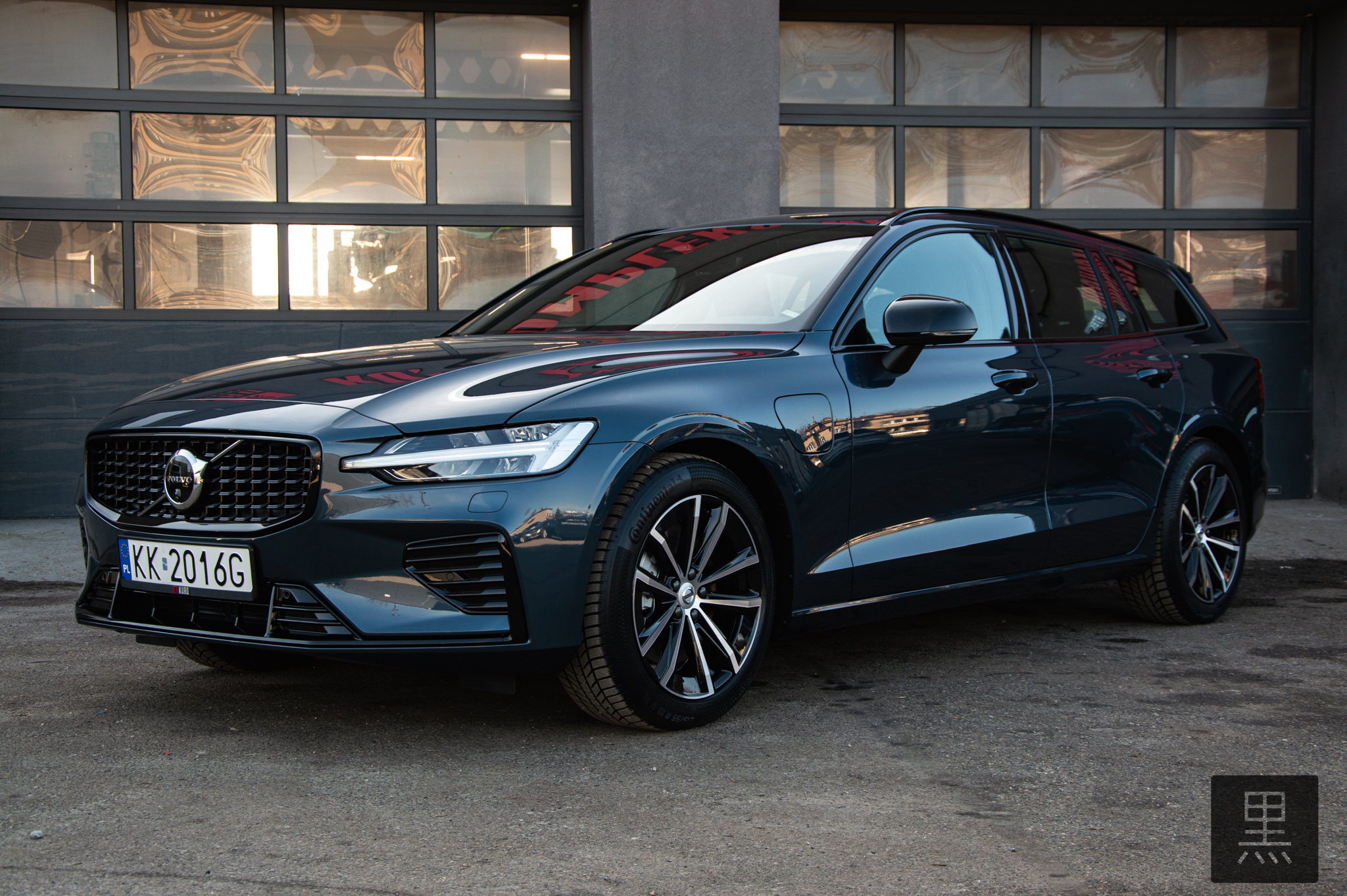 samochód volvo v60 zabezpieczone powłokami ochronnymi w KURO Detailing Kraków